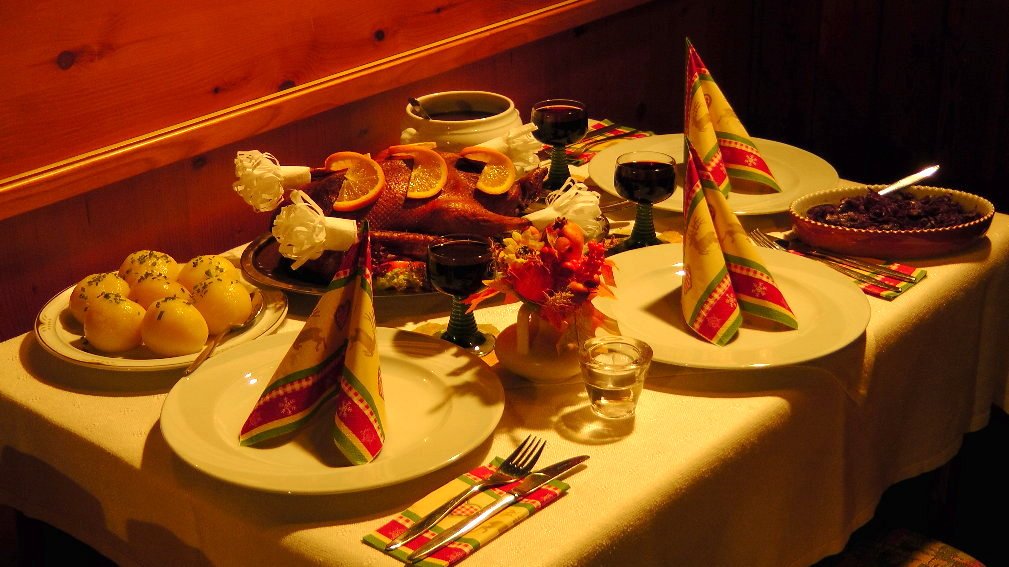 GasthofBayern's tweet photo. #Gansessen hat #Tradition in der #Erlebnisregion #Fichtelgebirge. Auch bei uns gibt es bis zum 2. Weihnachtsfeiertag die #Weihnachtsgans für Sie frisch zubereitet und nur auf frühzeitiger telefonischer Vorbestellung unter 09254/260 
Guten Appetit

🌍🍽https://t.co/86f9mgwTvW🍽🍷 https://t.co/JjuAKgNd9B