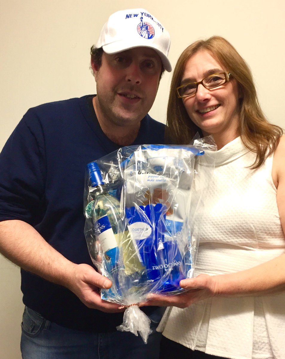 interactivebee's tweet photo. Honoured to present at #YVRauthors the multi-award-winning @iBooks @howtosaycheese Thanks to @twooceanswineca for their awesome swag. Happy to give this gift basket as the main door prize to one lucky winner. #togetherwithtwooceans #ibook #ibookauthor #stinkycheese #finewine https://t.co/0Ux5oahV07