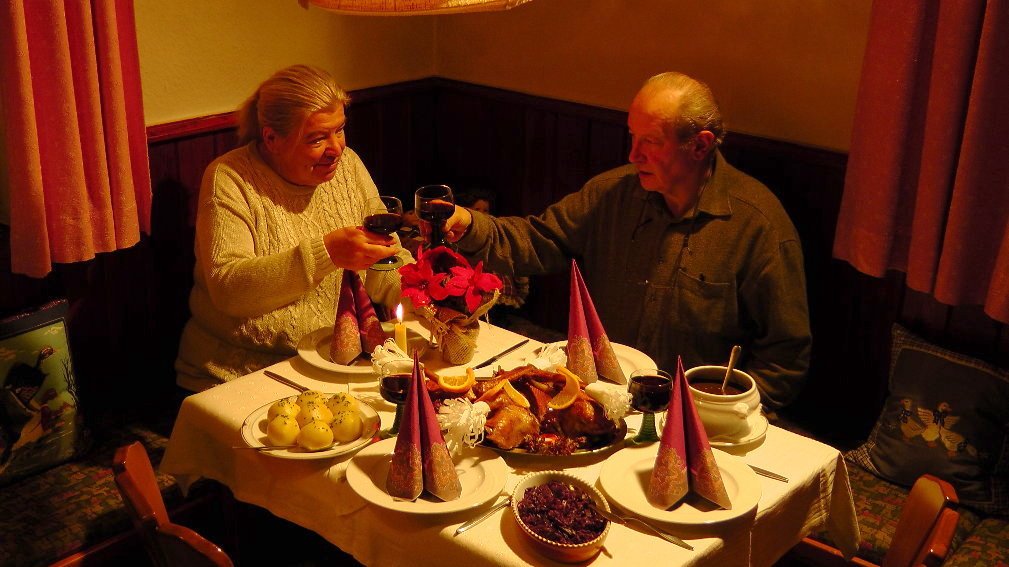 GasthofBayern's tweet photo. #Gansessen hat #Tradition in der #Erlebnisregion #Fichtelgebirge. Auch bei uns gibt es bis zum
2. Weihnachtsfeiertag die #Weihnachtsgans für Sie frisch zubereitet und nur auf frühzeitiger telefonischer Vorbestellung unter ☎ 09254/260 Guten Appetit
🌍🍽https://t.co/86f9mgwTvW🍽🌍 https://t.co/7y0c2MeshR