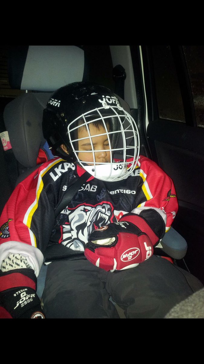 CHggstrm's tweet photo. Tio år sedan denna hockeykille föddes och förgyllde mitt liv, du är allt en kan önska sig. Älskar dig😍❤🎁#dindag #knatte #10år https://t.co/htj3mirbZl