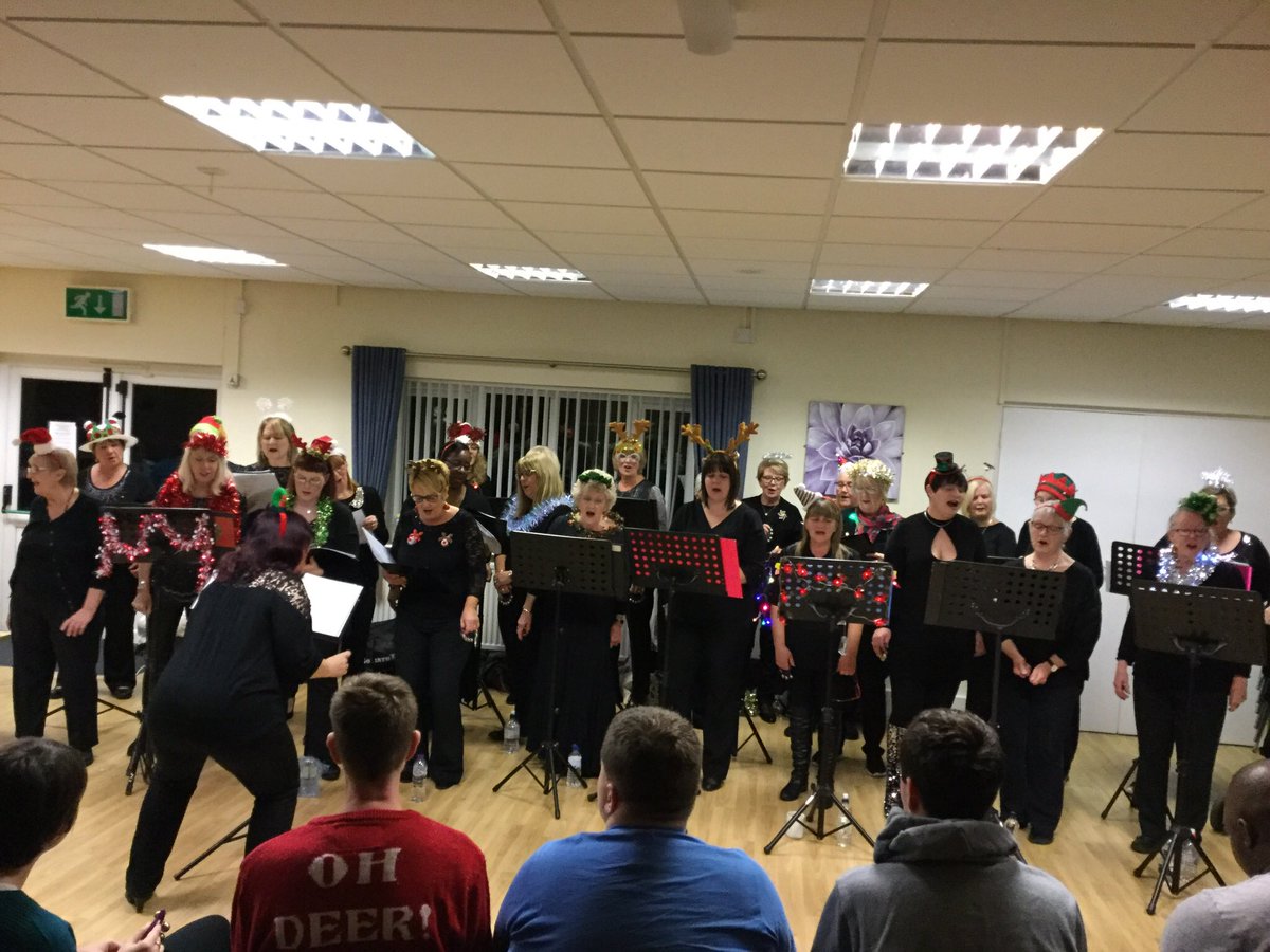 lisamatthewman's tweet photo. ‘Big about Singing’ first Christmas performance #singing #music #bigaboutsinging #corbycommunitychoir #Christmassinging #lovemygirls https://t.co/r5MwDMjGPQ