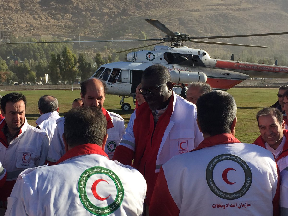 Elhadj_As_Sy's tweet photo. Witnessing the aftermath and arriving in Sar-e-pol Zahab to meet the brave first responders of the Iranian Red Crescent. https://t.co/gfZu9xB4U2