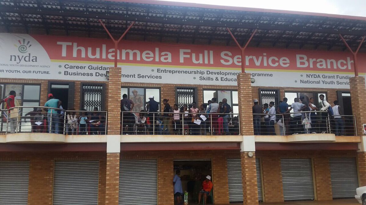 NYDARSA's tweet photo. #NSFAS2018

[IN IMAGES]: Young people submitting their @myNSFAS applications for 2018 academic year at various @NYDARSA branches. 

Applications close today, 30 November 2017.  

Have you submitted your application yet? https://t.co/NdRQYMonMU