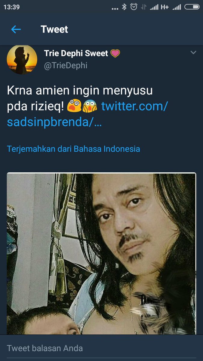 Cuma Bantuin terkenal Cebong betina 👉👉 @TrieDephi 👈👈 yg upload meme tak pantas  @syihabrizieq dan @AmienRais_