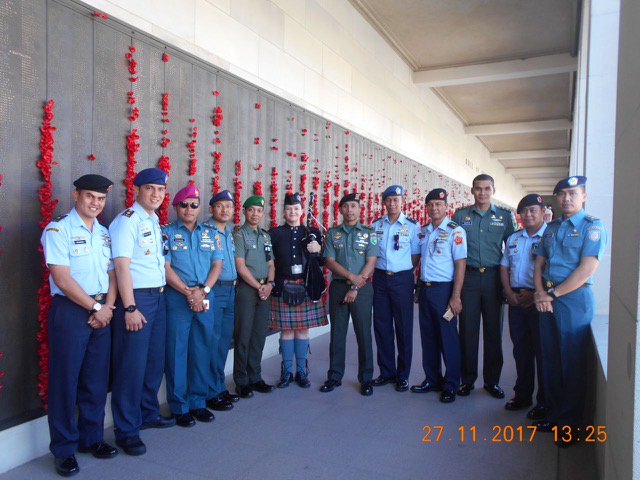IKAHANid's tweet photo. Indonesia Colin East 2017 Group #CEA2017 witness the Last Post Ceremony at the AWM and pay respects to members of the ADF who have fallen in battle https://t.co/SXH1JER4h4