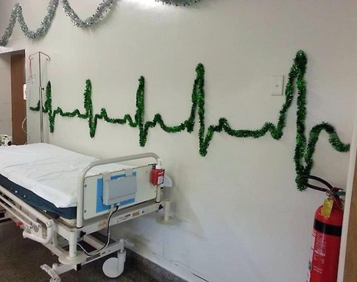 jehadmaar1taak's tweet photo. Toepasselijke kerstversiering! #ziekenhuis https://t.co/eh6z8Mj7CT