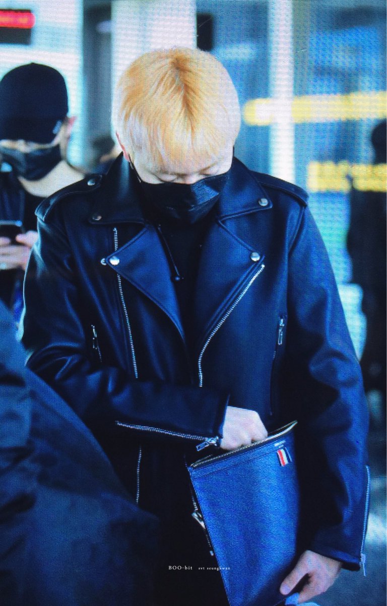 boo_bit0116's tweet photo. 171130 GMP #승관 #세븐틴 승가나 수고했오💛💛💛💛💛💛❤️❤️❤️ 추울텐데 얼른 들어가서 쉬어😭😭😭💞💞💕💕💕❣️❣️❣️ https://t.co/G9QjjfoYRu