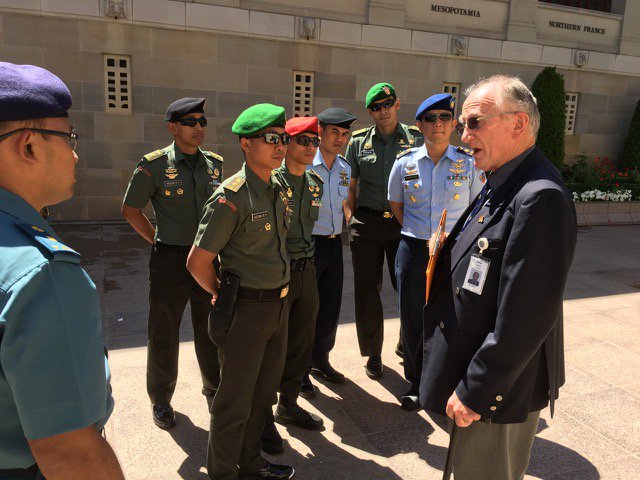 IKAHANid's tweet photo. Thank you Mr. Patrick Jones for an explanation of Australia's experience in the war when IKAHAN Indonesia Colin East 2017 group #CEA2017 visited the Australian War Memorial https://t.co/nwutoWUUWk