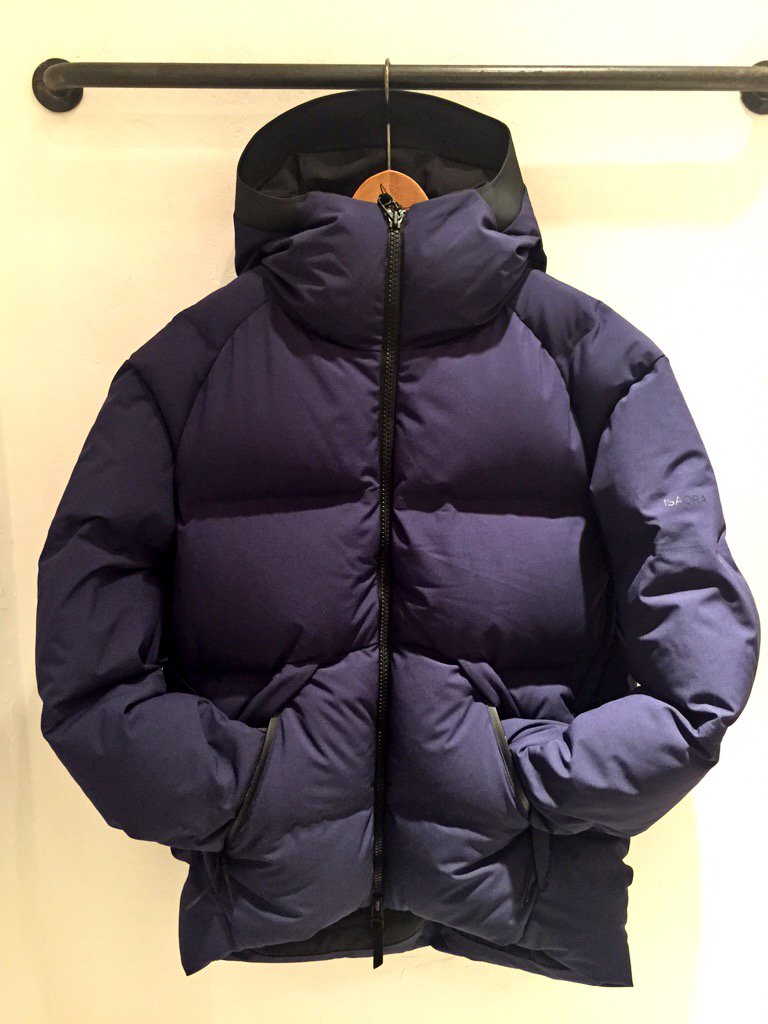 BY_KICHIJOJI's tweet photo. 【MENS】
2009年にニューヨークにて立ち上げられた新進ブランドの〈ISAORA〉より、ダウンジャケットが入荷しております。
洗練されたモダンなルックスに、撥水性のある素材など高い機能性も備えた一着です。
#ISAORA https://t.co/HQBmbxWIMR