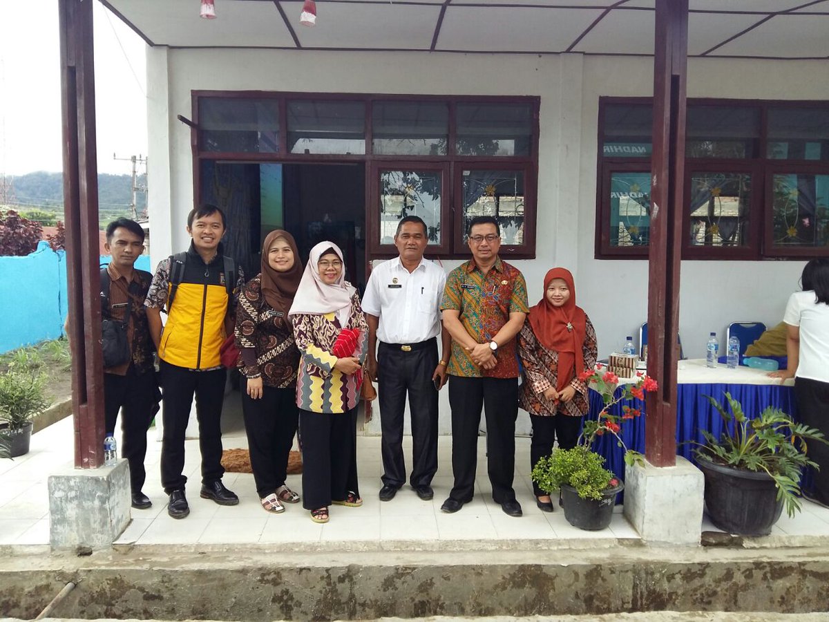 Implementasi aplikasi pendidikan Kota Bandung di SMP Negeri 1 Salak Kabupaten Pakpak Bharat, Sumatera Utara (30/11/17)