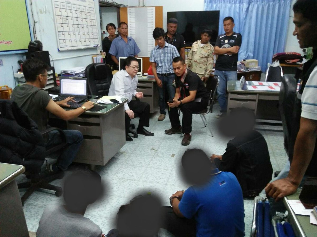 Sakdadare178's tweet photo. @PoliceRegion3 สุรินทร์ขยายผลจับผู้ค้ายาบ้า 1 ราย ผู้ต้องหา 3 คน ของกลาง 2,540 เม็ดเมื่อ 29 พ.ย.60 #ตำรวจภูธรจังหวัดบุรีรัมย์ #ตำรวจภูธรจังหวัดสุรินทร์ https://t.co/uPqxQHEMgW