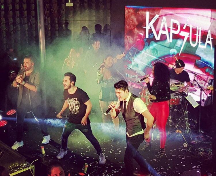 SandraPlanter's tweet photo. 5 horas de show y sigue la fiesta... KAPSULA!!!🎉🎉🎉 https://t.co/Z0IEcWRkhi