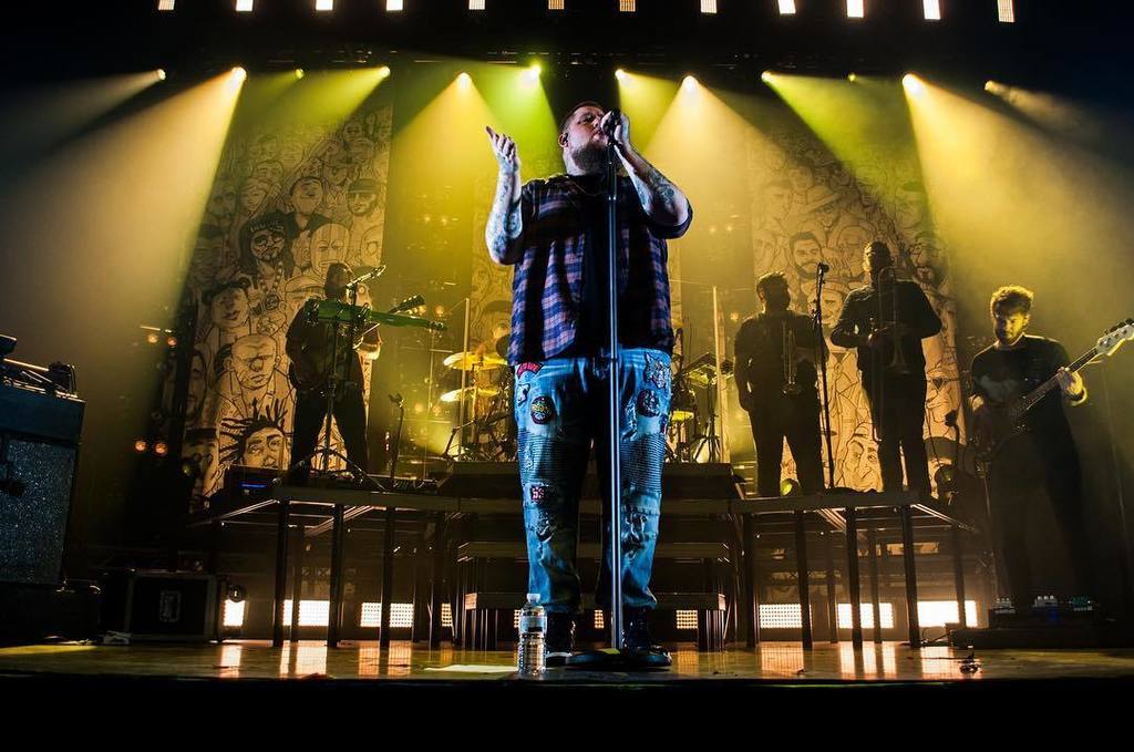 cwyphoto's tweet photo. Managed to catch the incredible @ragnbonemanuk in Glasgow recently on his #OverproofTour. His stage setup was great and his backing band were amazing too! Shot for @themodernrecord https://t.co/cLjNPdquU3 https://t.co/KauJehjMPz