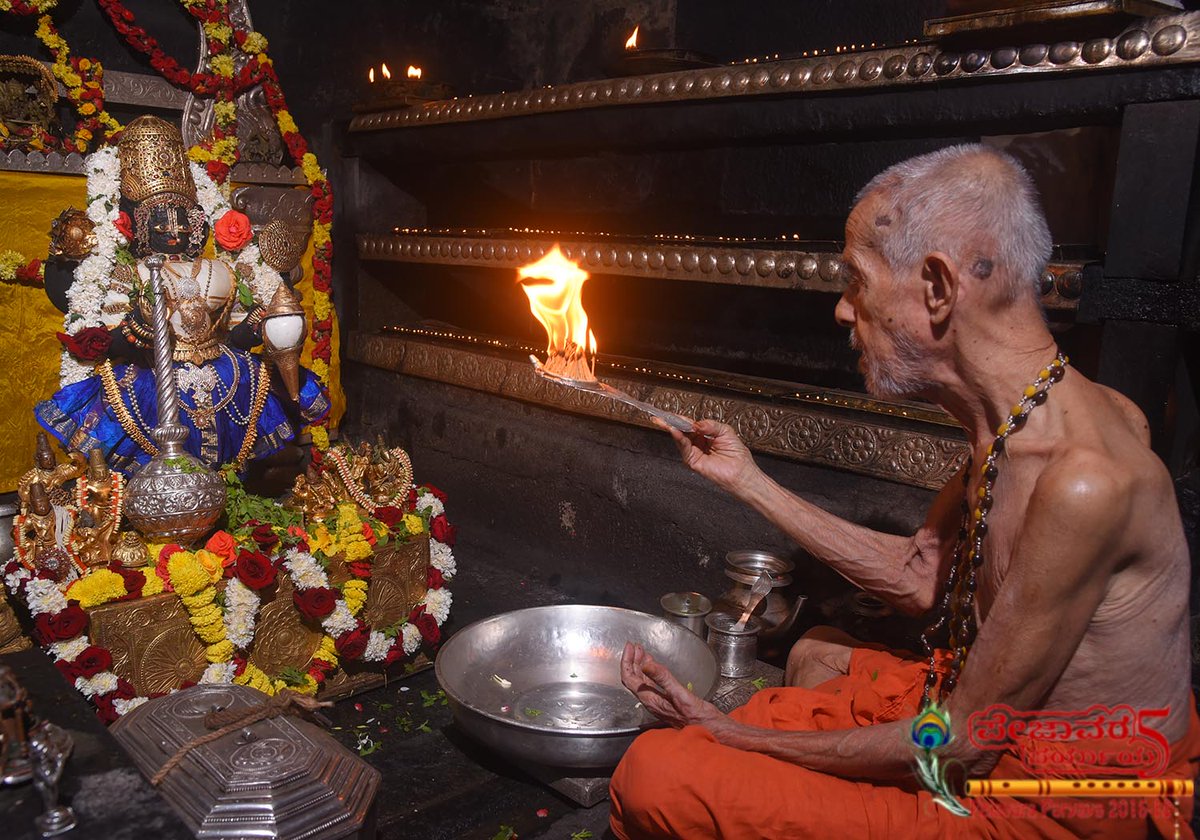 pureprayer_nrrs's tweet photo. Alankara: Sri #Achyutha #Swamy #Alankara to lord Sri krishna at Sri Krishna Mutt Udupi.
30-11-2017(Thursday)
Happy Moksada Ekadasi
For more updates download #Pureprayer #App Today
Book #Sevasonline at #Pureprayer
Android Users: https://t.co/mryZ7Dj3c1 https://t.co/ODfQ1xCOaQ