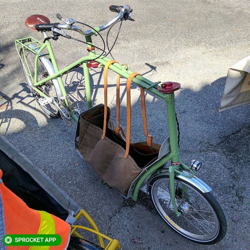 SprocketBlog's tweet photo. 2016 Frances Cycles Mixtiehaul cargo bicycle with low cargo space and waxed canvas bag, hand built by #JoshMuir@francescycles of #SantaCruz,CA
Get the bike marketplace/catalog app
#sprocket.bike
#francescycles
#touring
#madeinamerica
#cargobike https://t.co/Xu9H2zKDLk https://t.co/zocbb1mDxj