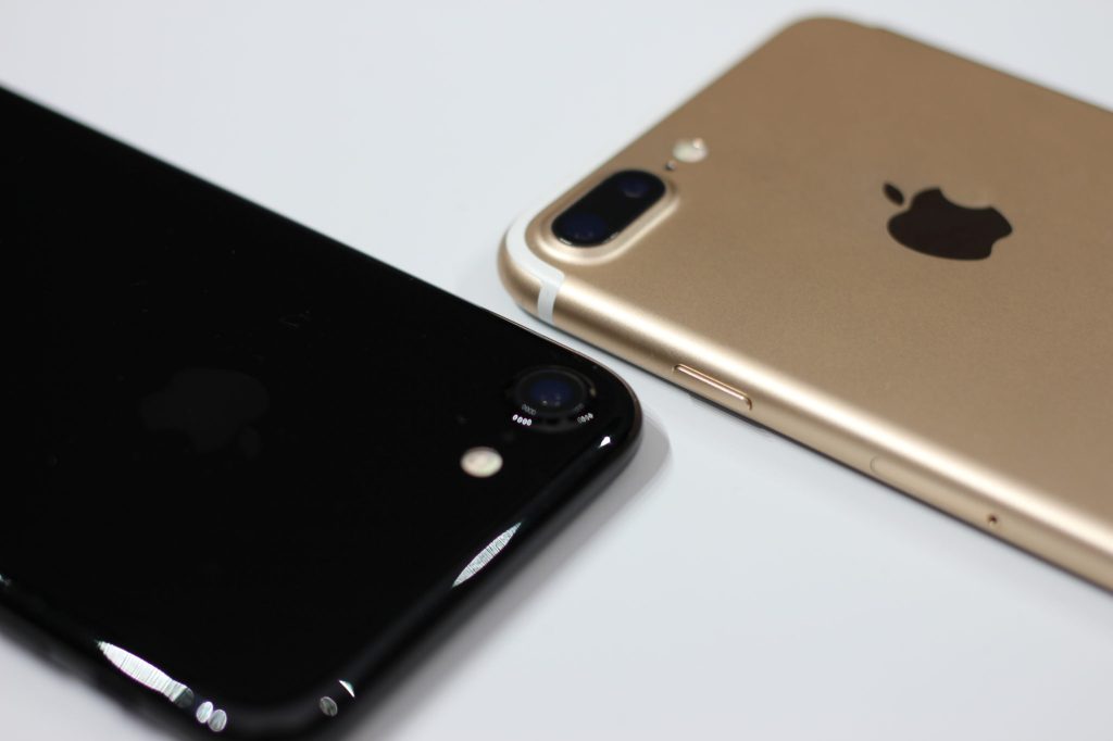 BeetelBite's tweet photo. #Amazon brings massive discounts on #Apple #iPhone with their '#iPhoneFest' https://t.co/ZJf8l0XH7g https://t.co/cc6eGgwGC3