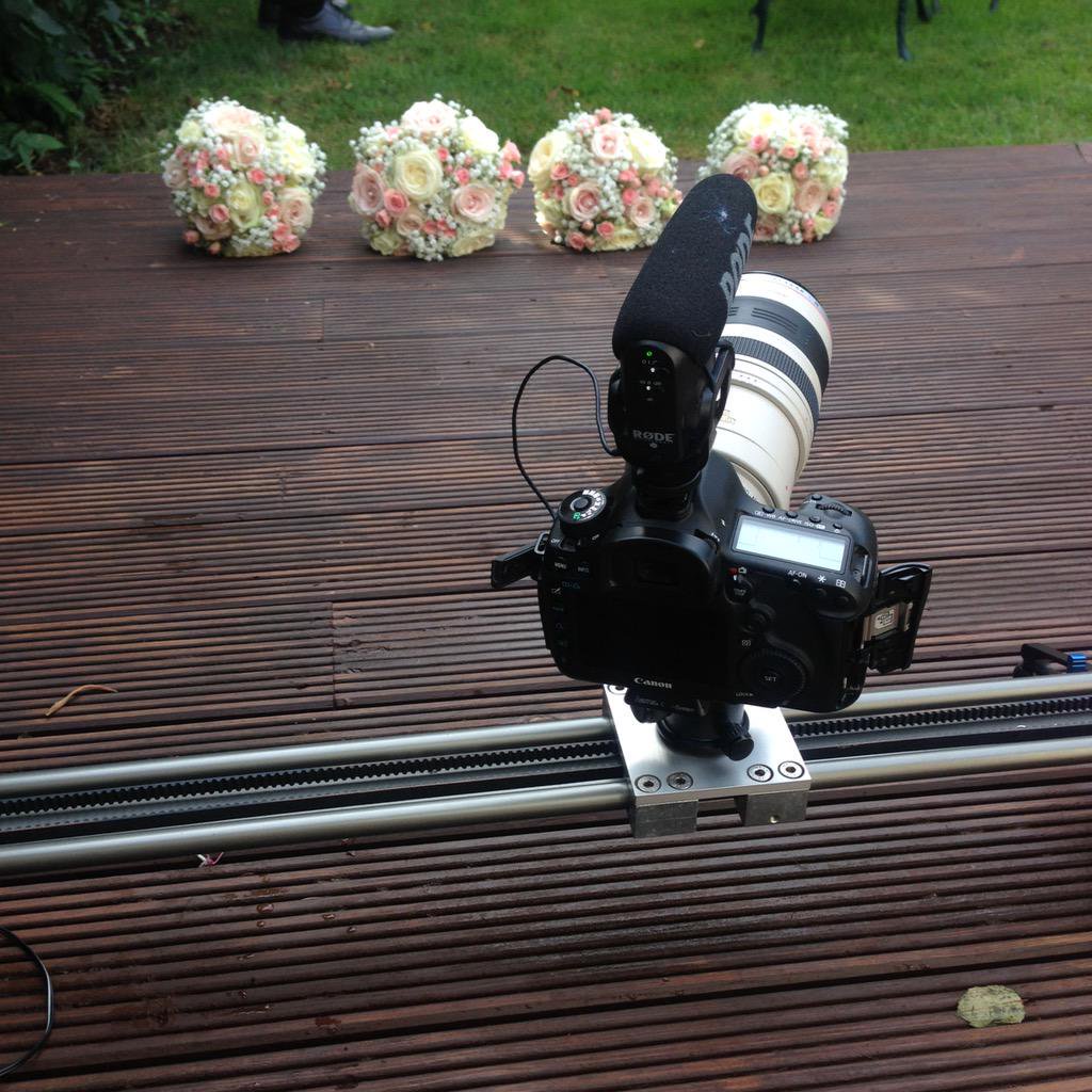 stephen12884703's tweet photo. Sliding flower shot! rode canon 100-400mm #talkingfly #wedding #rode #canon #flower #ThursdayThoughts #Camera https://t.co/7P7M6XktKo https://t.co/Ezgzqcg2c2