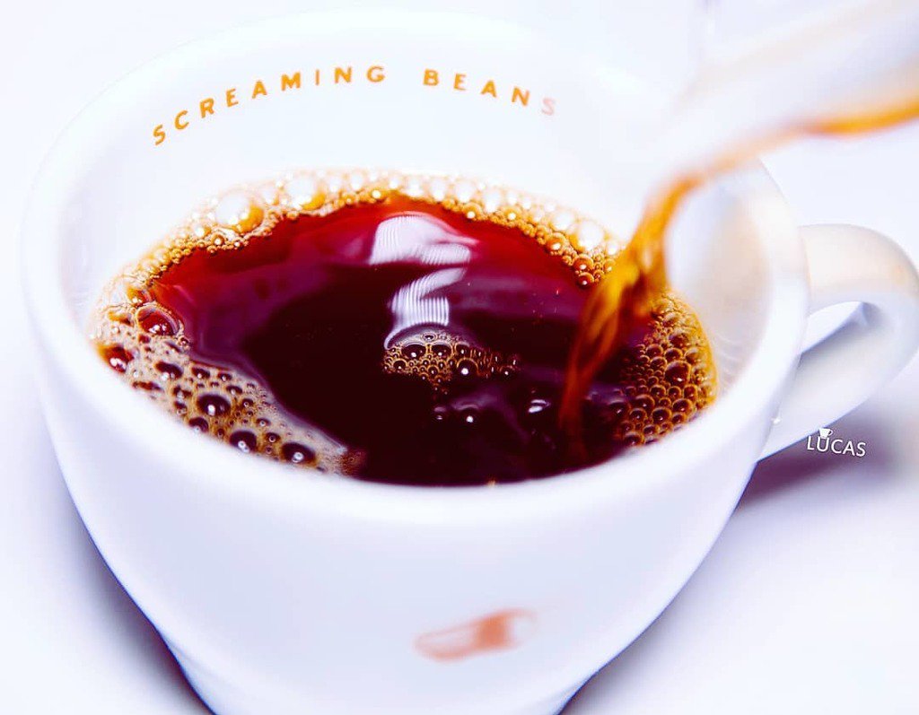 CoffeeAndLucas's tweet photo. ☕☕My breakfast coffee is screaming 💣💣
▶
Clean, colorful and sweet = Filter coffee ☕
📷
#thirdwavecoffeerome #screamingbeans #filtercoffee #makecoffeenotwar #chemex #specialtycoffee #specialitycoffee #specialtycoffeeassociation #thirdwavecoffee https://t.co/JBPPmQTaN0 https://t.co/p4FvpKhVPe