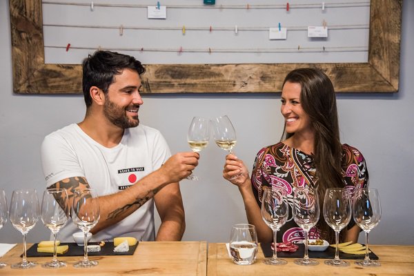 hellomeetjune's tweet photo. Vivian invites you for an amazing #wine #cheese pairing #experience in her #boutique #wine shop in the lively neighborhood of El #Born: https://t.co/mgBizvNOWx. #MeetJune #Spain #Barcelona #tour #activity https://t.co/KCjwBtg0mc