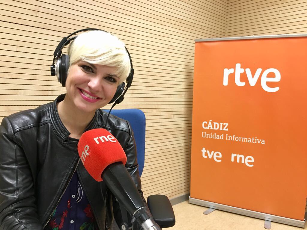 PasionOficial's tweet photo. La ventana , informativos de Radio Cinco.106.3fm o 7.47 onda media. Seguimos con la promoción de 40 Quilates #40Quilates #Querria https://t.co/PSjO59DMEs