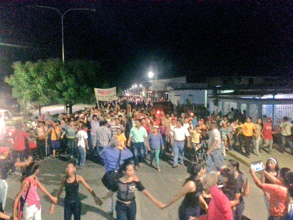 PsuvJcs's tweet photo. Caminata y asamblea en apoyo al Candidato del PSUV Silvio Luis. #10D #ARRIBAYALAIZQUIERDA https://t.co/qUJc87OpBx