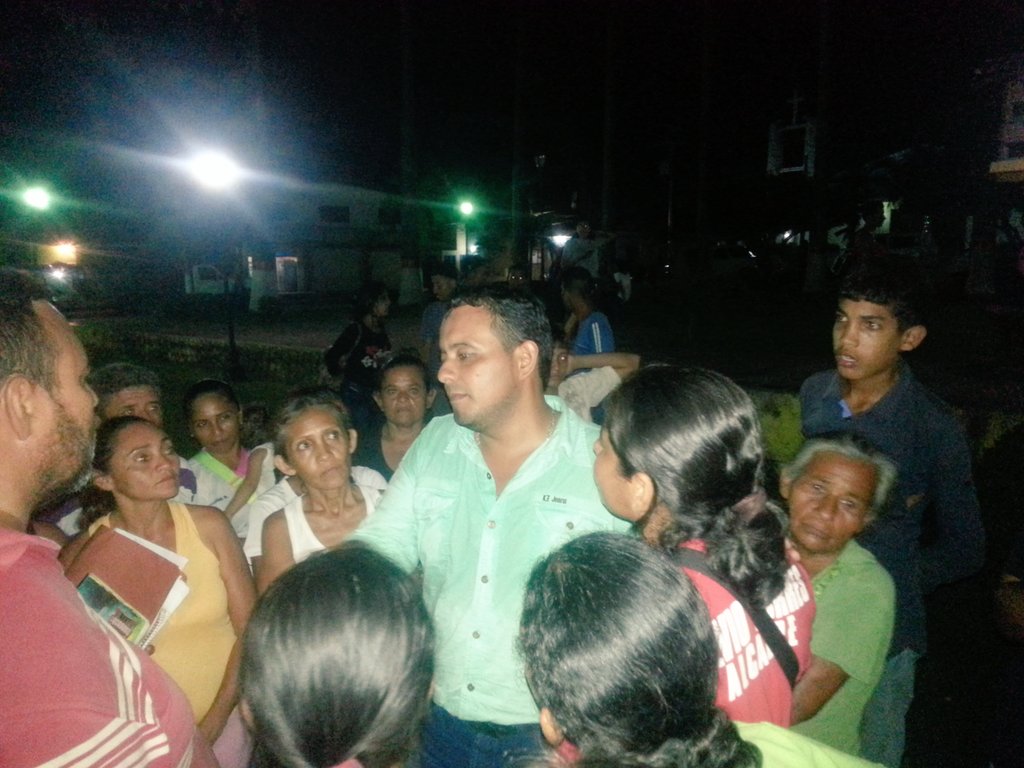 PsuvJcs's tweet photo. Caminata y asamblea en apoyo al Candidato del PSUV Silvio Luis. #10D #ARRIBAYALAIZQUIERDA https://t.co/qUJc87OpBx