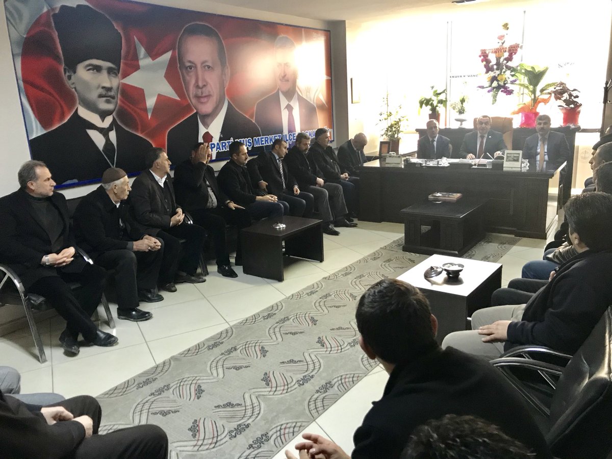 eminsimsekmus's tweet photo. Cumhurbaşkanımız Sayın Recep Tayyip Erdoğan’ın Muş programı öncesi, Belediye Başkanımız @Feyat_ASYA ve AK Parti Muş İl Başkanımız @RahmetullahYAK1 ile birlikte merkez mahalle muhtarlarımızla bir araya gelip, istişarelerde bulunduk. https://t.co/ufTGLA8wbr