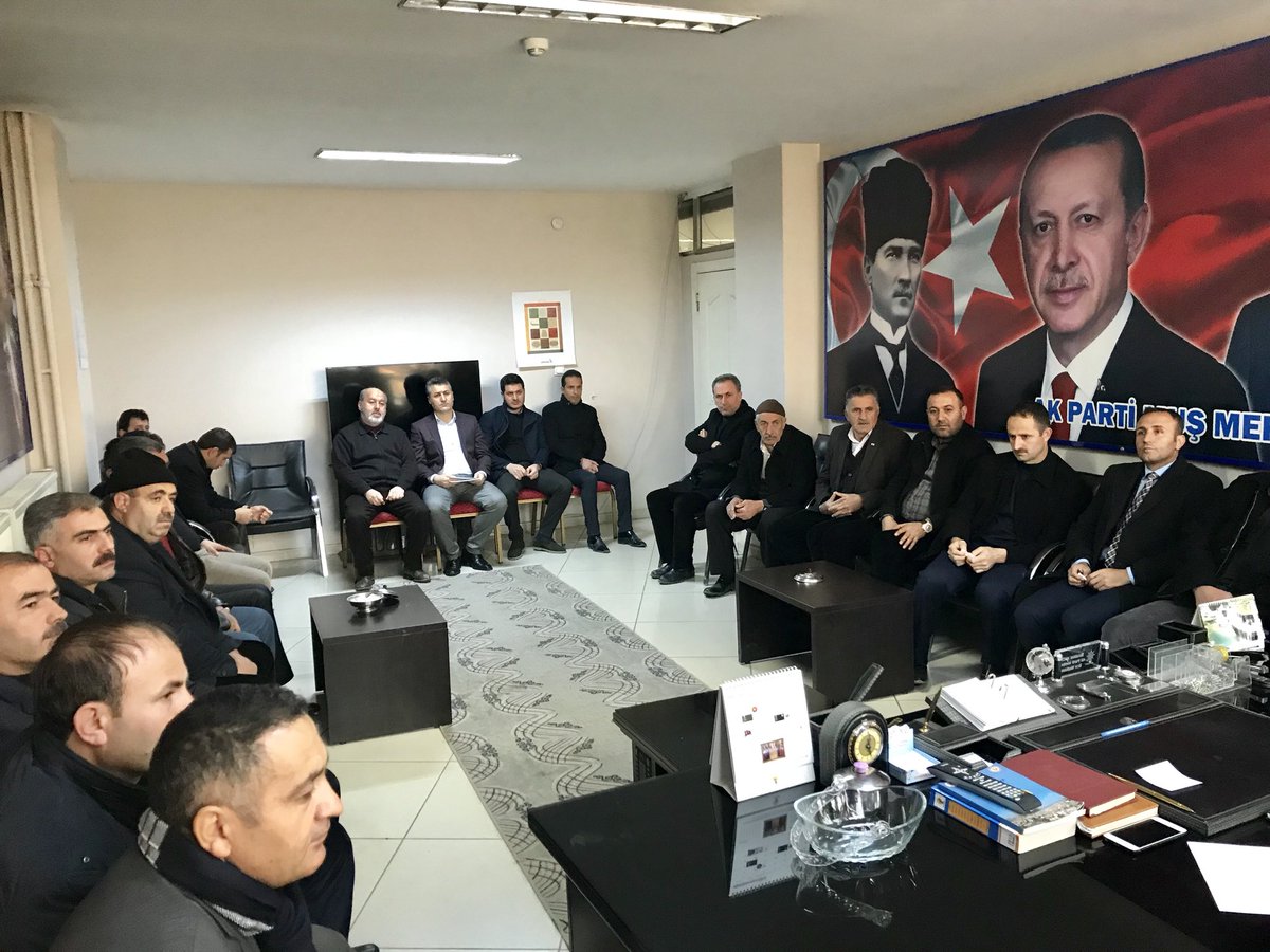 eminsimsekmus's tweet photo. Cumhurbaşkanımız Sayın Recep Tayyip Erdoğan’ın Muş programı öncesi, Belediye Başkanımız @Feyat_ASYA ve AK Parti Muş İl Başkanımız @RahmetullahYAK1 ile birlikte merkez mahalle muhtarlarımızla bir araya gelip, istişarelerde bulunduk. https://t.co/ufTGLA8wbr