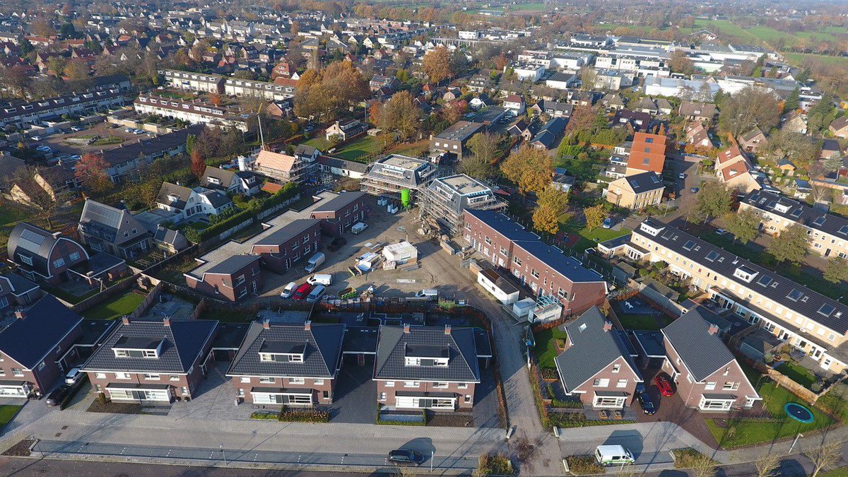 In Hoevelaken op plan 'de Koningshorst' zijn de steigers verwijderd en hebben we een mooie blik op de woningen.
Op naar de oplevering medio Februari.