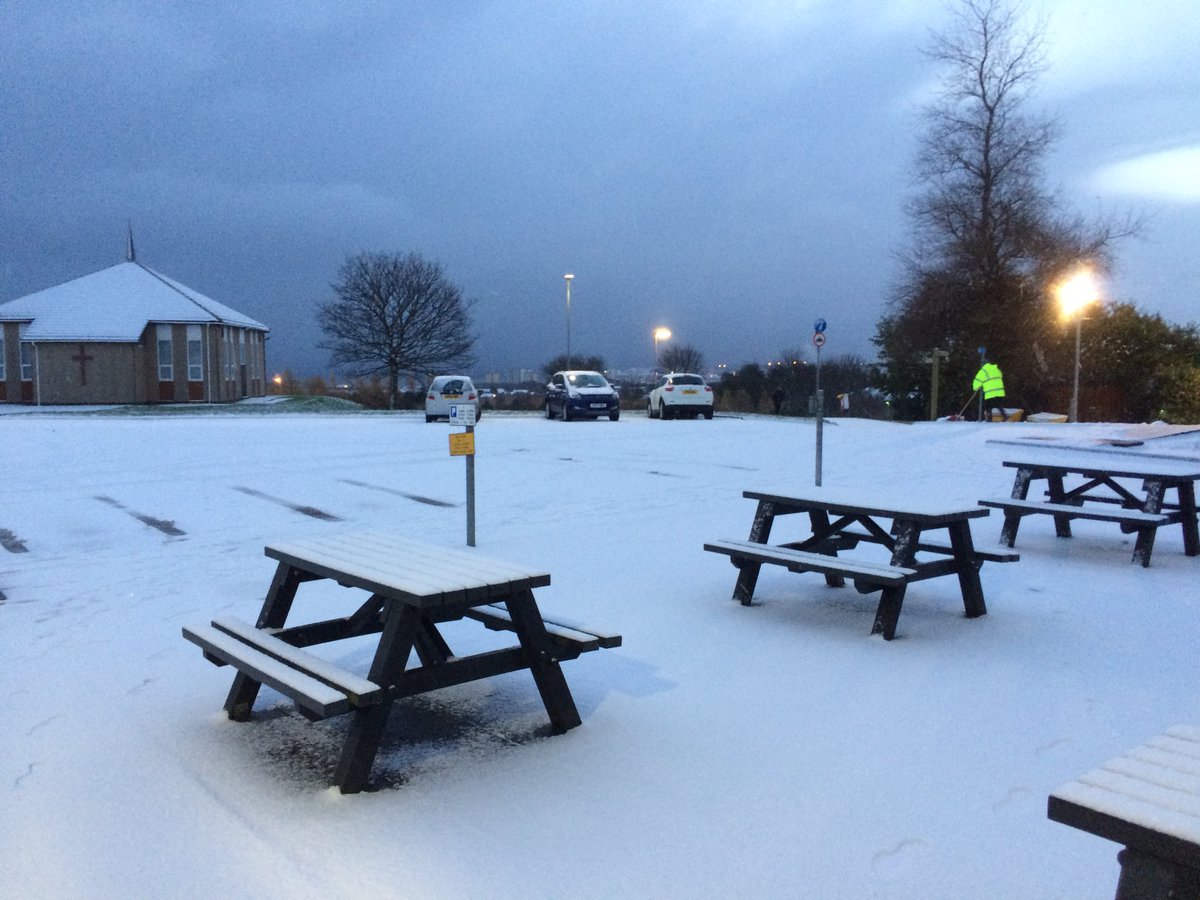 BodaPEandSport's tweet image. Wintry weather hits the NE! How about ice skating, sledging, snowball fights or making a snowman!? #balanceandcontrol #speed #grossandfinemotorskills #creativity #SaLs