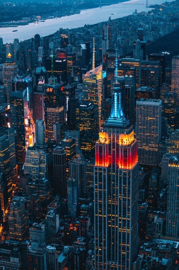 nycfeelings's tweet photo. Empire State Building by @kostennn [HD https://t.co/GBQndqUx2P] https://t.co/QIyCCi31jD