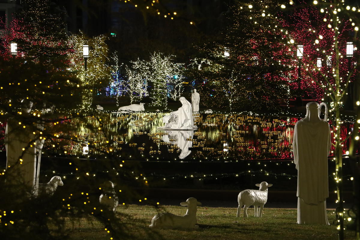 the_churchnews's tweet photo. First Presidency issues 2017 Christmas message https://t.co/LjGCYv9uHX https://t.co/5QOVUw9T8E