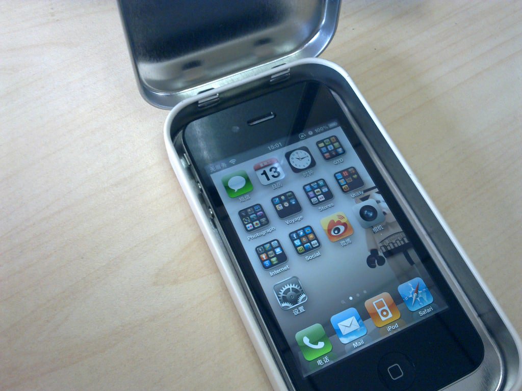 TheTechJournal's tweet image. #Pod2g Hands A4 #Jailbreak To Chronic-Dev Team goo.gl/t1S2qK #a5cache #iphonetag