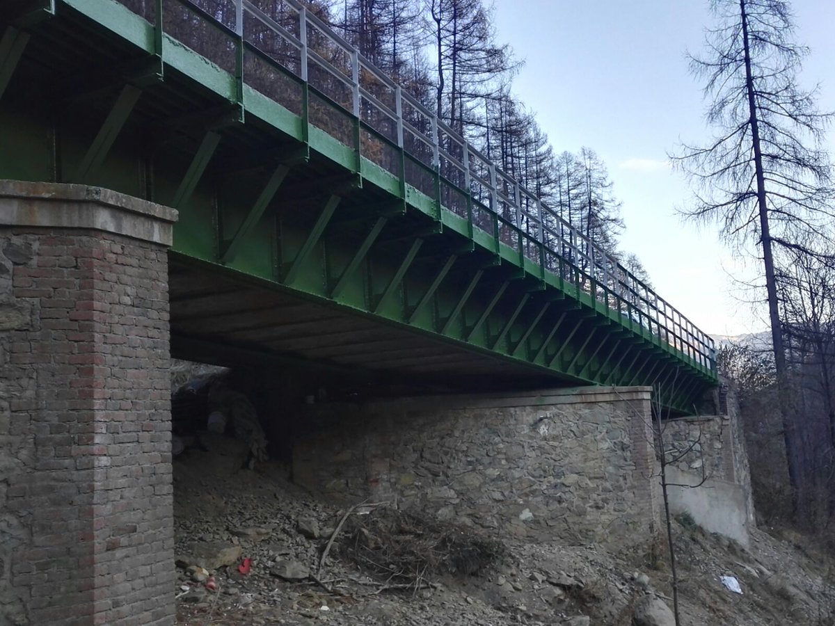 CittaMetroTO's tweet photo. #30novembre I Tecnici della #viabilita di @CittaMetroTO hanno completato i lavori di consolidamento al ponte in acciaio in #VallediLanzo, territorio di #AladiStura su #stradaprovinciale n.1 riducendo al massimo disagi a circolazione mezzi ed attività produttive @Yarc701 https://t.co/EoHfotCpB6