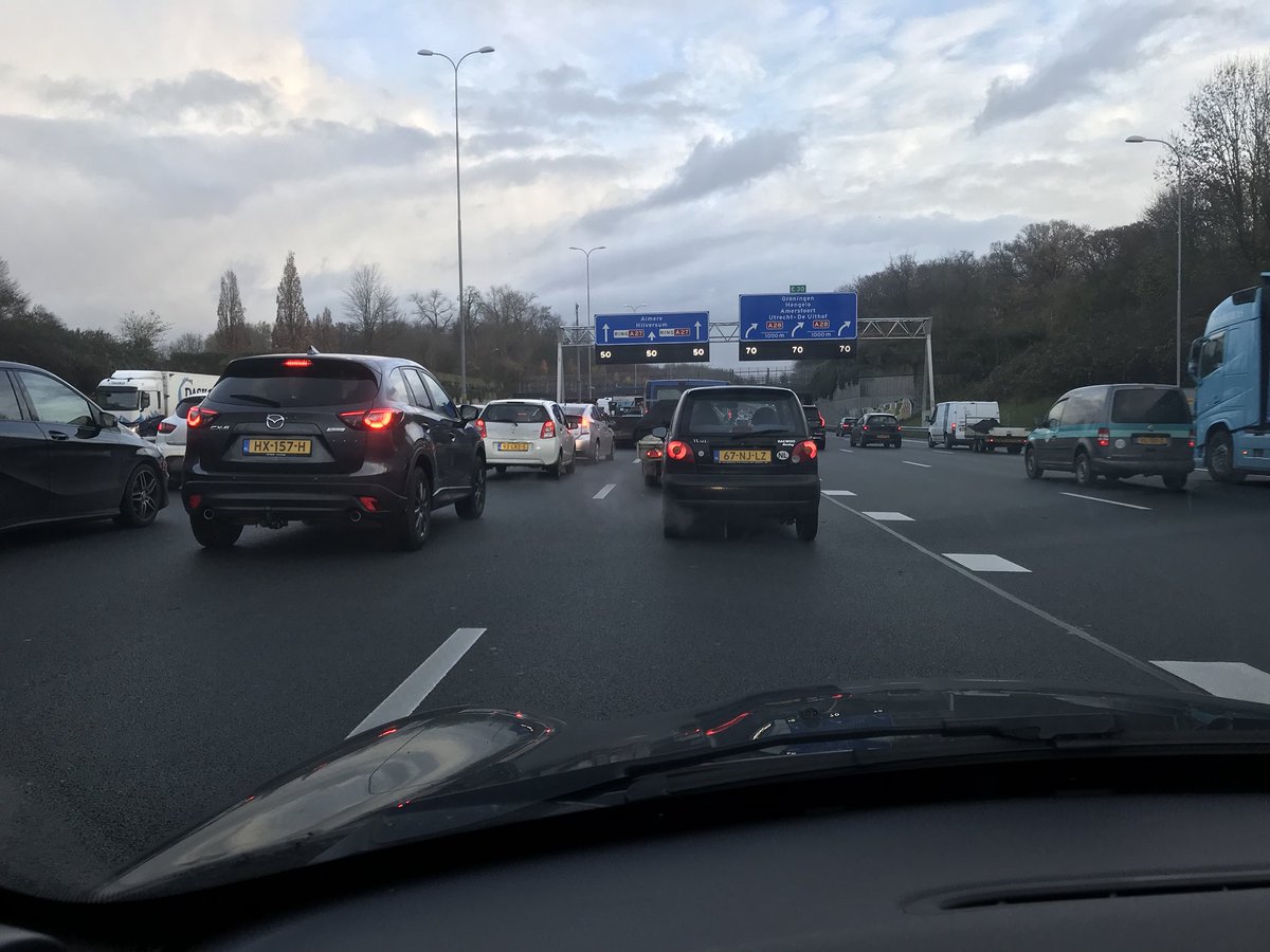SabinevdGiessen's tweet photo. Eigenlijk is het overal rond Utrecht een bende van ellende #filerijden #fileweek @rtvutrecht https://t.co/wFCjscZqHE