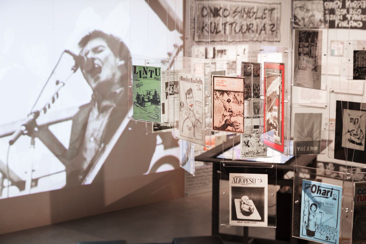 Postimuseo's tweet photo. Tarjolla tänään: asiantuntijaopastus Jukka Junttilan johdolla klo 17.00 Pienlehtiä ja punkpostia-näyttelyyn. Tule mukaan! #Vapriikki #Postimuseo #Punk #Punk40 https://t.co/RvOuUuE7VT https://t.co/ifcvYUITux
