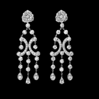 FashionNewsMag's tweet photo. Ice and fire: una selezione della migliore gioielleria!💍
Scoprila qui 👉 https://t.co/Wh5QmMjvbw
#FNM #30novembre #fashion #luxury #jewelry #bulgari #Buccellati #PasqualeBrunim #RosePiaget #Tiffany #Chaument #Braguette #Cartier #Damiani #HarryWinston #AlexandreReza https://t.co/WEFPgnaY1a