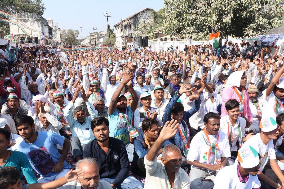 ashokgehlot51's tweet photo. #RahulGandhi ji n #Congress Party stands with all sections in State to share n support in every way. The Party understands the travails of the common men n all our policies are people centric....
Glimpses from the public meeting at #Lathi #Gujarat 
#Navsarjan_With_Congress https://t.co/XGSDiZPL2I