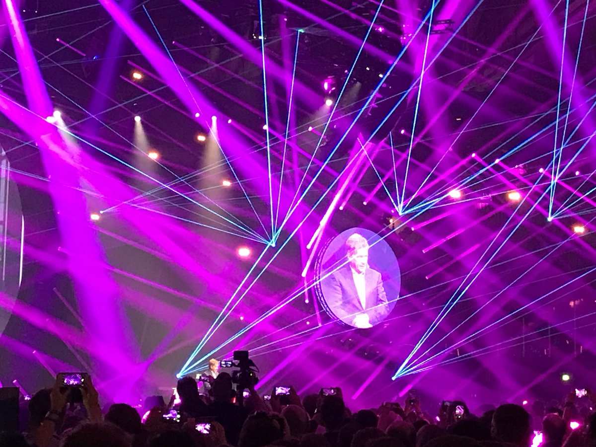 Seb_Hki's tweet photo. Opening of #SLUSH2017 with our president @niinisto in #helsinki a hub for #startups #BragForFinland with @crhemingway @johnbelo @partnerforce @appexchange @salesforce @SalesforceVC https://t.co/RUiSOLIOLf