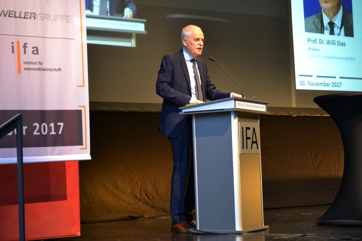kfz_betrieb's tweet image. Los geht's - @Profdiez eröffnet den 18. Tag der Automobilwirtschaft in Nürtingen #IfA17 #digitization #FutureOfRetail #FutureOfMobility