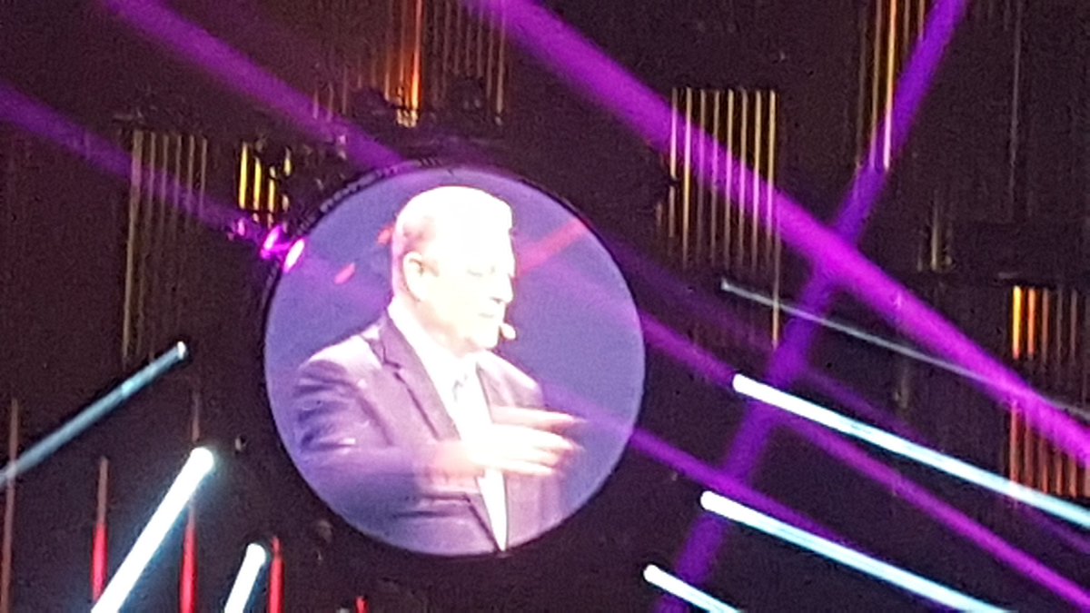 DominAHR's tweet photo. Motivating climate activist and investor Al Gore speaks at slush opening ceremony to 17,000 attendees. https://t.co/CdNshrubS9