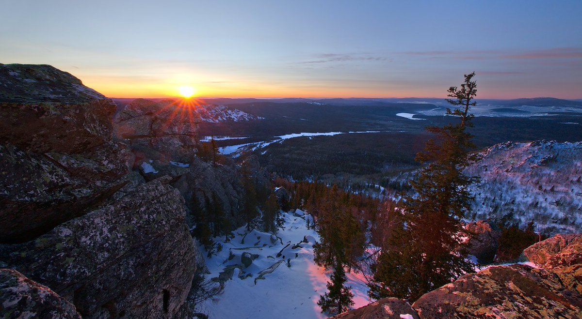 RussiaVisit's tweet photo. #Sunrise in the #UralMountains, a natural boundary between #Asia and #Europe 
#russia #travelinrussia #visitrussia #visitrussiatravel https://t.co/FI2VOB6pGc
