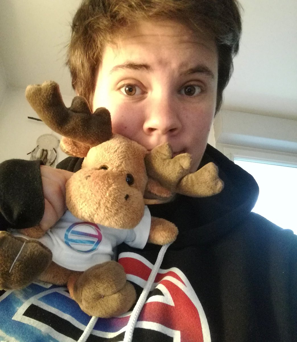 Qujannamiik's tweet photo. Morning selfie!!! #EOE #EOEFamily #EOEAngels #EOEFrenchSquad https://t.co/8jFfU4biLe