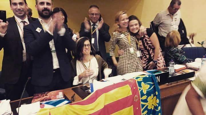 perefuset's tweet photo. Fa un any ja del moment més emocionant que hem viscut com a fallers. L'esforç de milers de persones es veia reconegut quan en Etiòpia escoltàrem que la @UNESCO admetia per fí que les #falles #SomPatrimoni de la Humanitat https://t.co/ino36OU4y8
