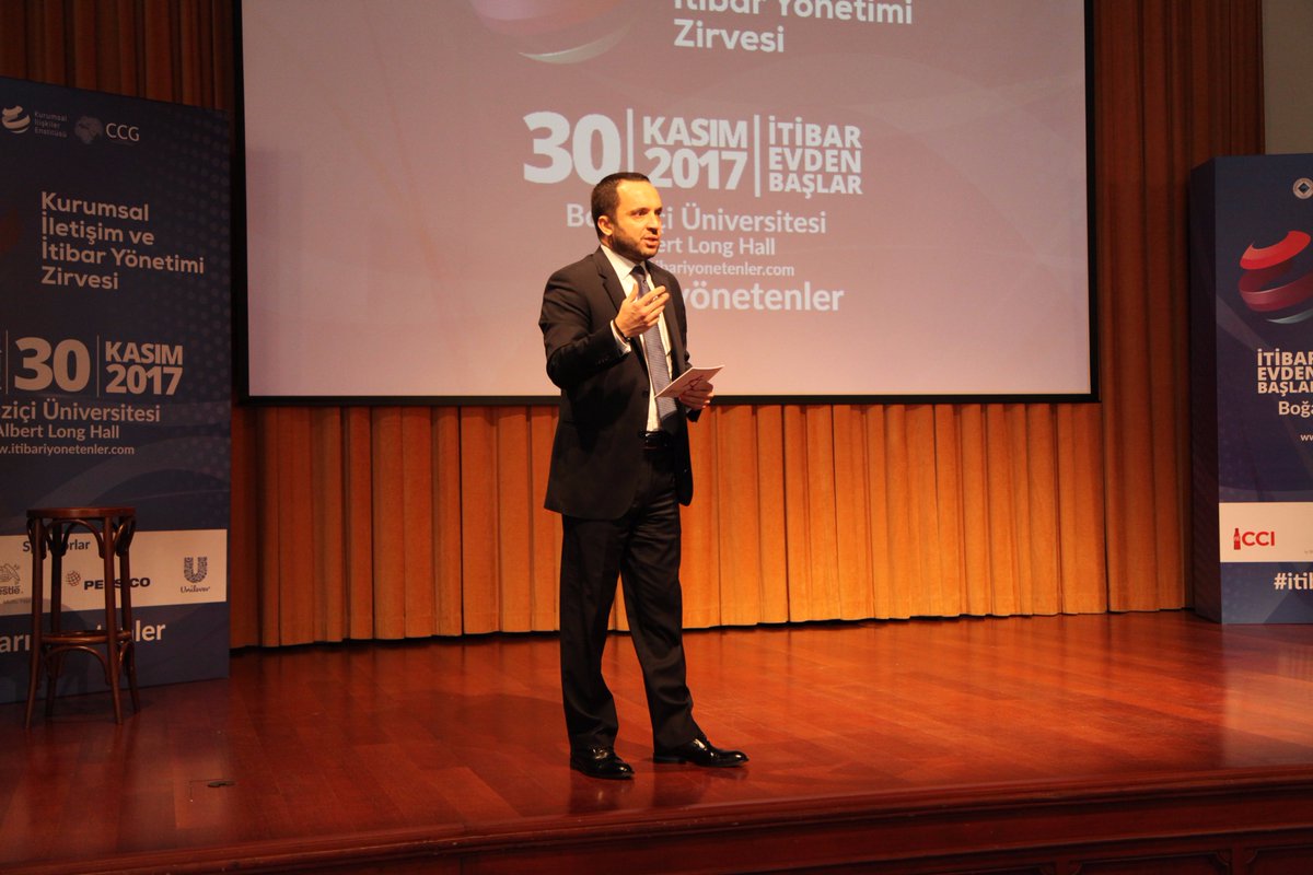 Günün ilk paneli "Değerlerin Işığında Kurumsal Strateji" <a href="/AnadoluGrubu/">Anadolu Grubu</a> Kurumsal İlişkiler ve İletişim Koordinatörü <a href="/KaanUnvr/">UKU</a> 'in moderatörlüğünde başladı! #itibariyonetenler