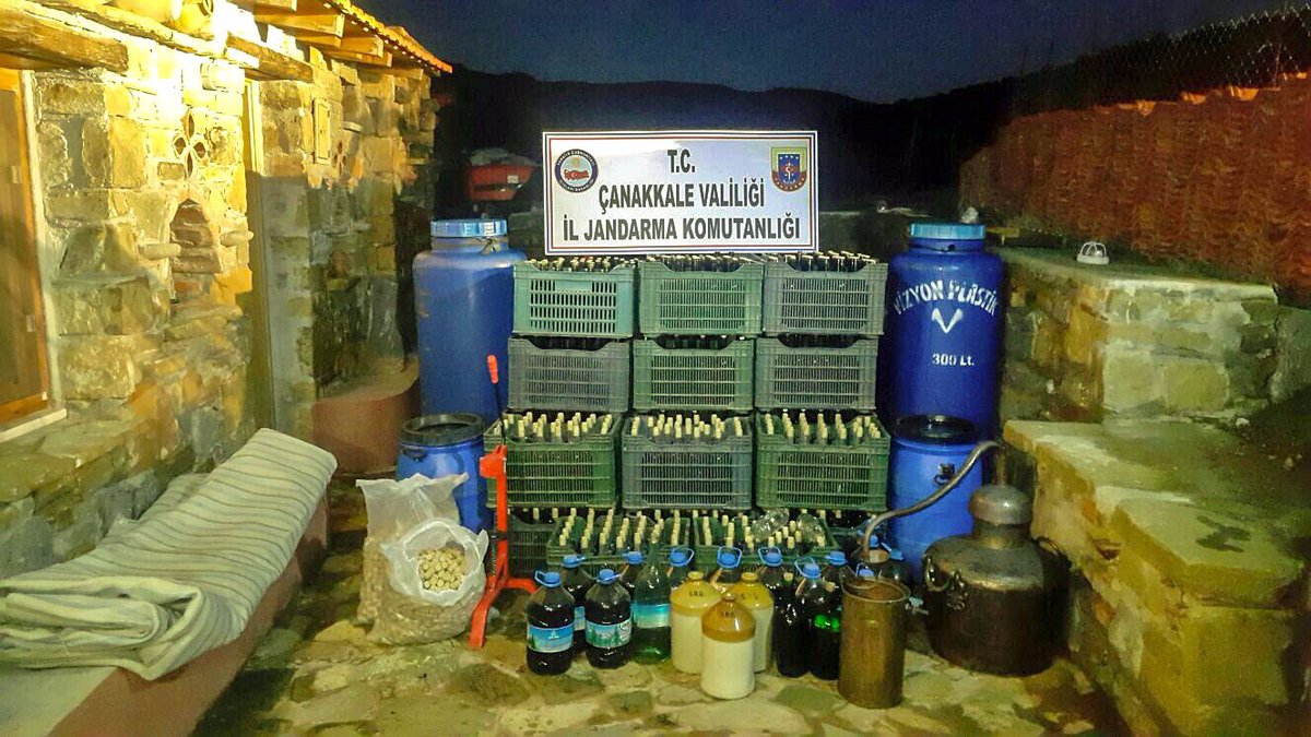 Çanakkale İl Jandarma Komutanlığınca Gökçeada'da yapılan operasyonda;
8590 lt  kaçak şarap,
48 şişe kaçak viski,
2 adet av tüfeği,
kaçak alkollü içki üretimine ait çok sayıda malzeme ele geçirildi.