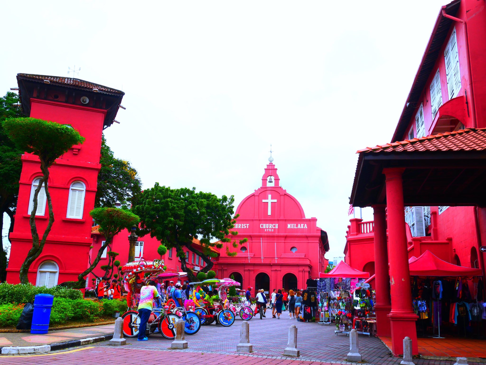 Noa Photo マレーシア旅行あるばむ どのガイドブックにも載る マラッカのオランダ広場ももちろん行きました マラッカは歴史の街でした キティちゃんとかドラエもんのデコ車が爆音で音楽かけながら走ってるよ 笑 写真好きな人と繋がりたい