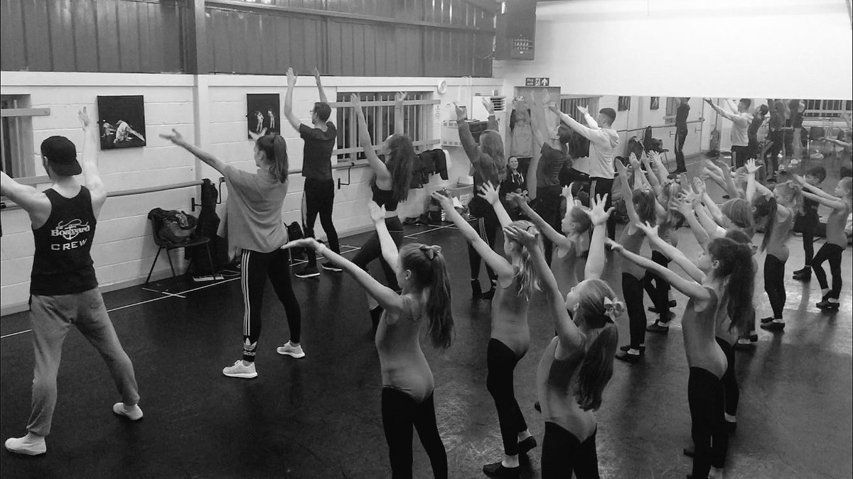 ChrisCuming's tweet photo. Today we all come together for #Cinderella @QdosPantomimes with @shhscotthunter @missmcollins @jobird023 @louiespence @KukeLelly @OrchardTheatre https://t.co/fT7sjfAzYV