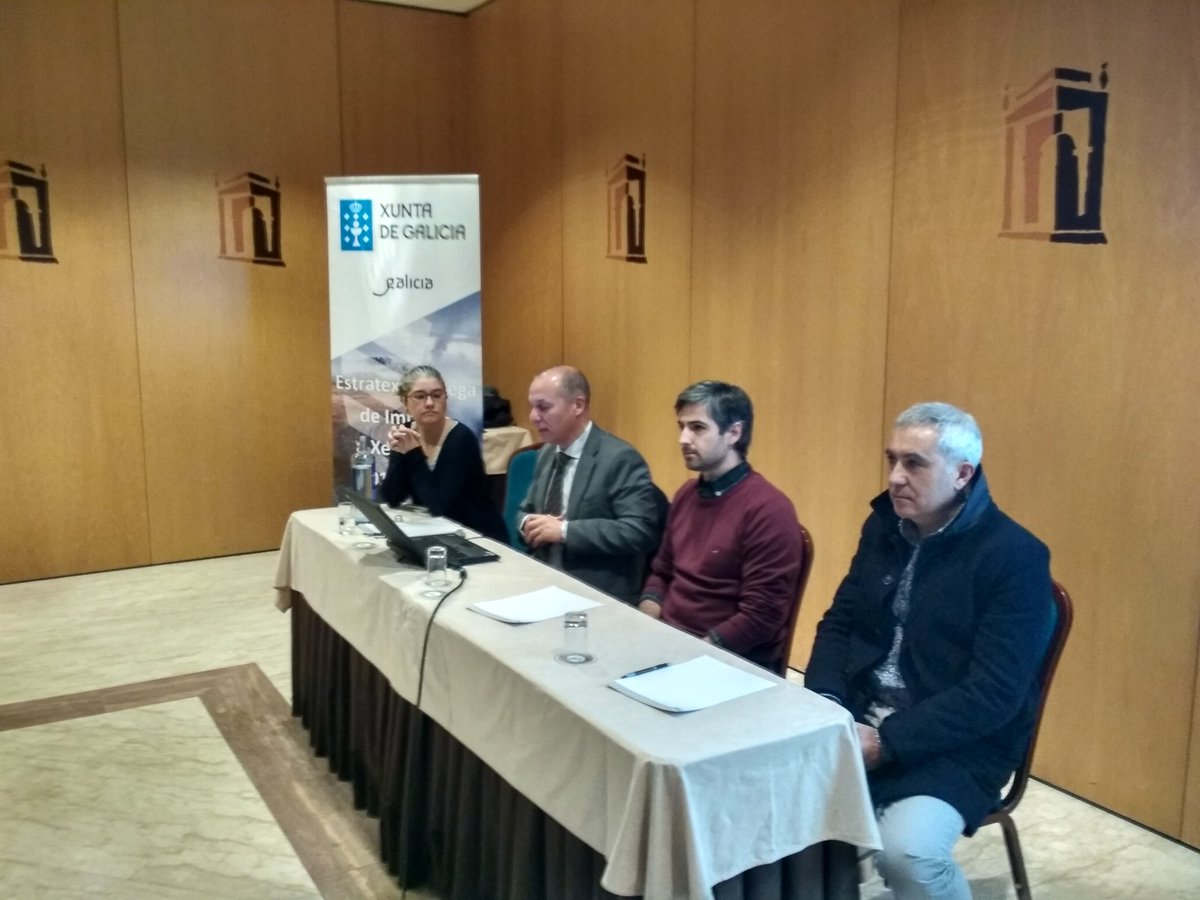 Lucía Novelle <a href="/ingeo2013/">ingeo</a> Manuel López <a href="/enertres/">enertres</a> David Novoa ingeniero de minas y Manuel García <a href="/MagaralIng/">MAGARAL INGENIERÍA</a> socios de <a href="/Acluxega/">Acluxega</a> presentan as súas experiencia en diferentes proxectos de xeotermia #energiasrenovables #Geotermia #galicia