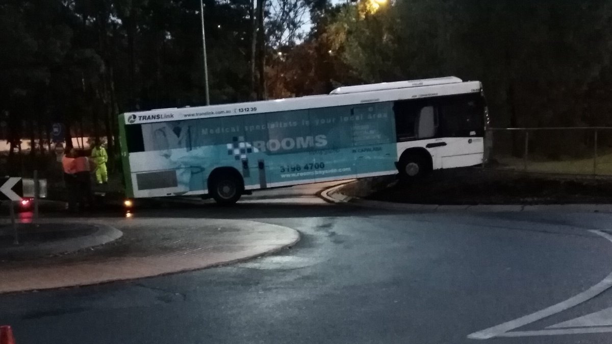 shokupanjamin's tweet photo. Oops... Hope the driver is ok 🚍😕 @TransLinkSEQ https://t.co/T1YVeEs4S5